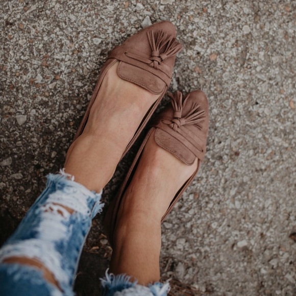 🆕2 AVAILABLE Victoria Tassel Flats in Taupe - Picture 2 of 7